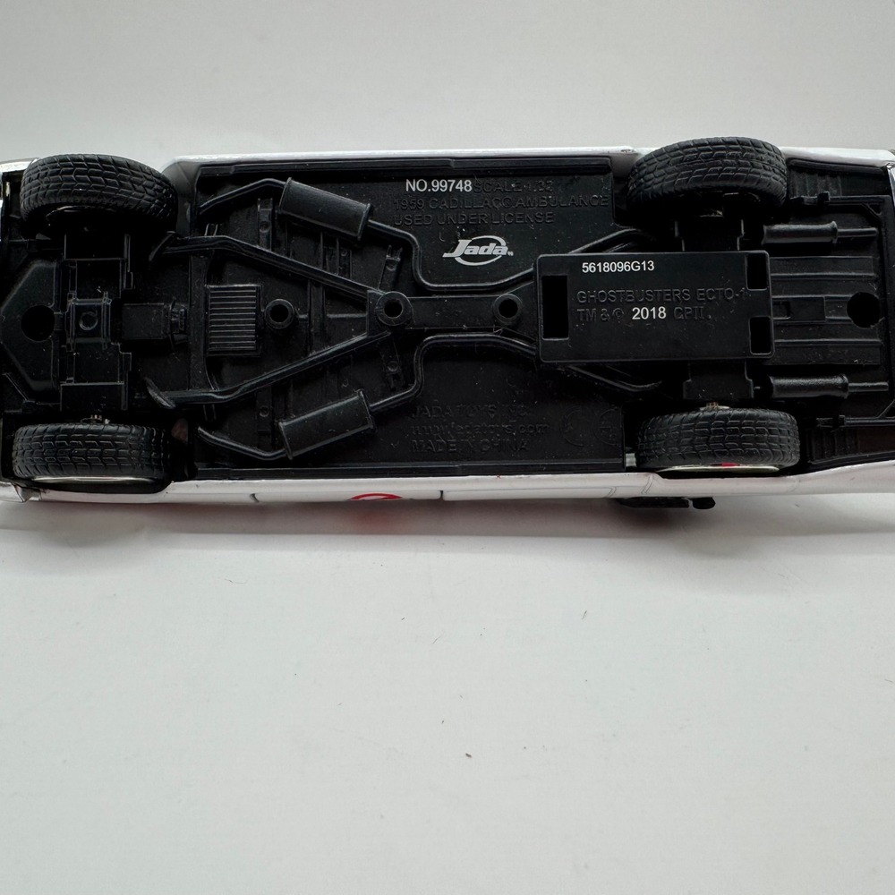 Jada Ghostbusters Ecto-1 Diecast Car 1:32 White 1959 Cadillac Ambulance 99748 - Picture 7 of 8